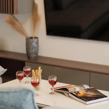 Mvm Luxe * Corfu (city)