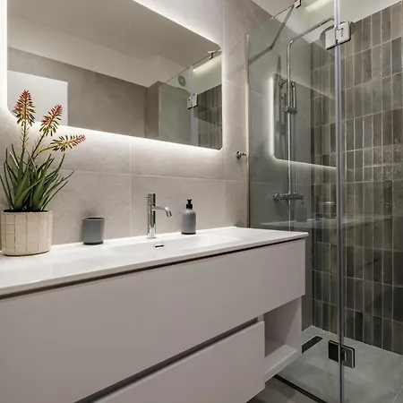 Mvm Luxe * Corfu (city)